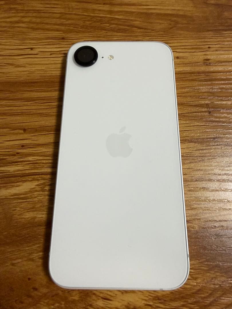【✨超美品✨】iPhone 16e MagSafe対応クリアケース付き