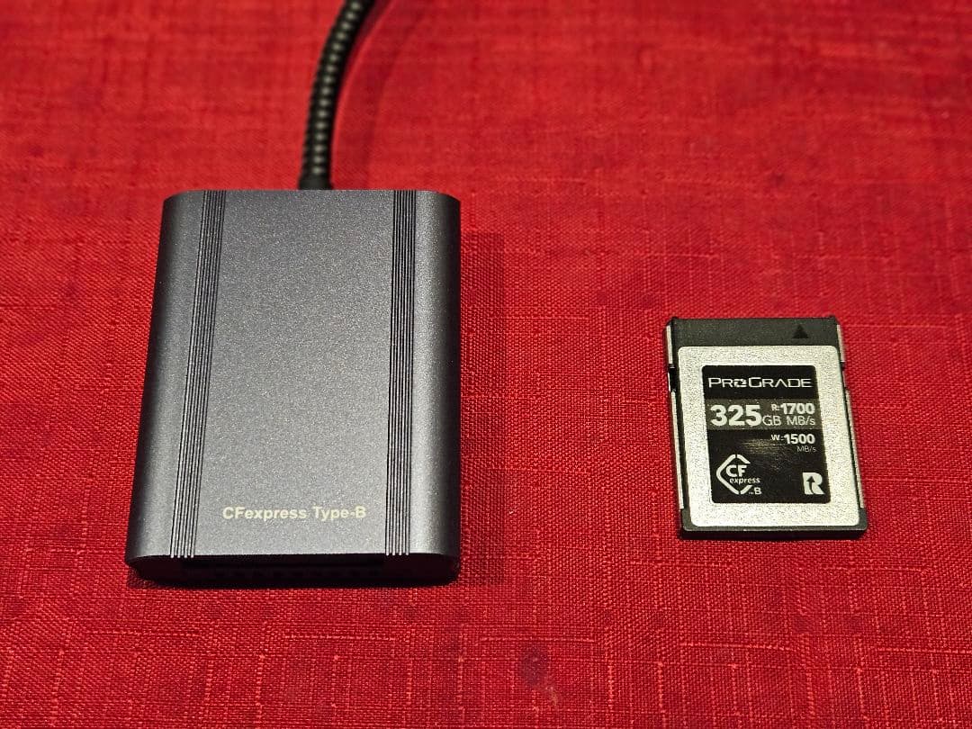 ProGrade CFexpress Type-B 325GB　カードリーダー付