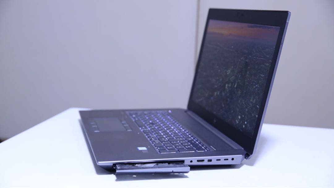 hp zbook 17G5 p4200 8GB メモリ16GB SSD256GB
