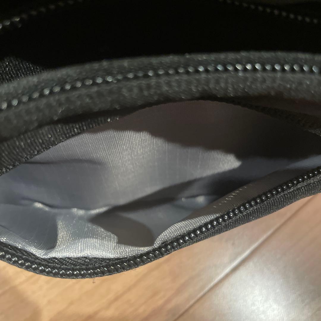 【ほぼ新品】POMULU(ポムル) ヒップシート ショルダーバッグ ブラック