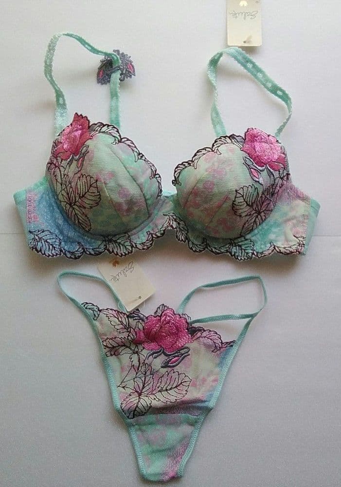 サルート　ブラジャー・ソング(Tバック)・スリップ 3点セット