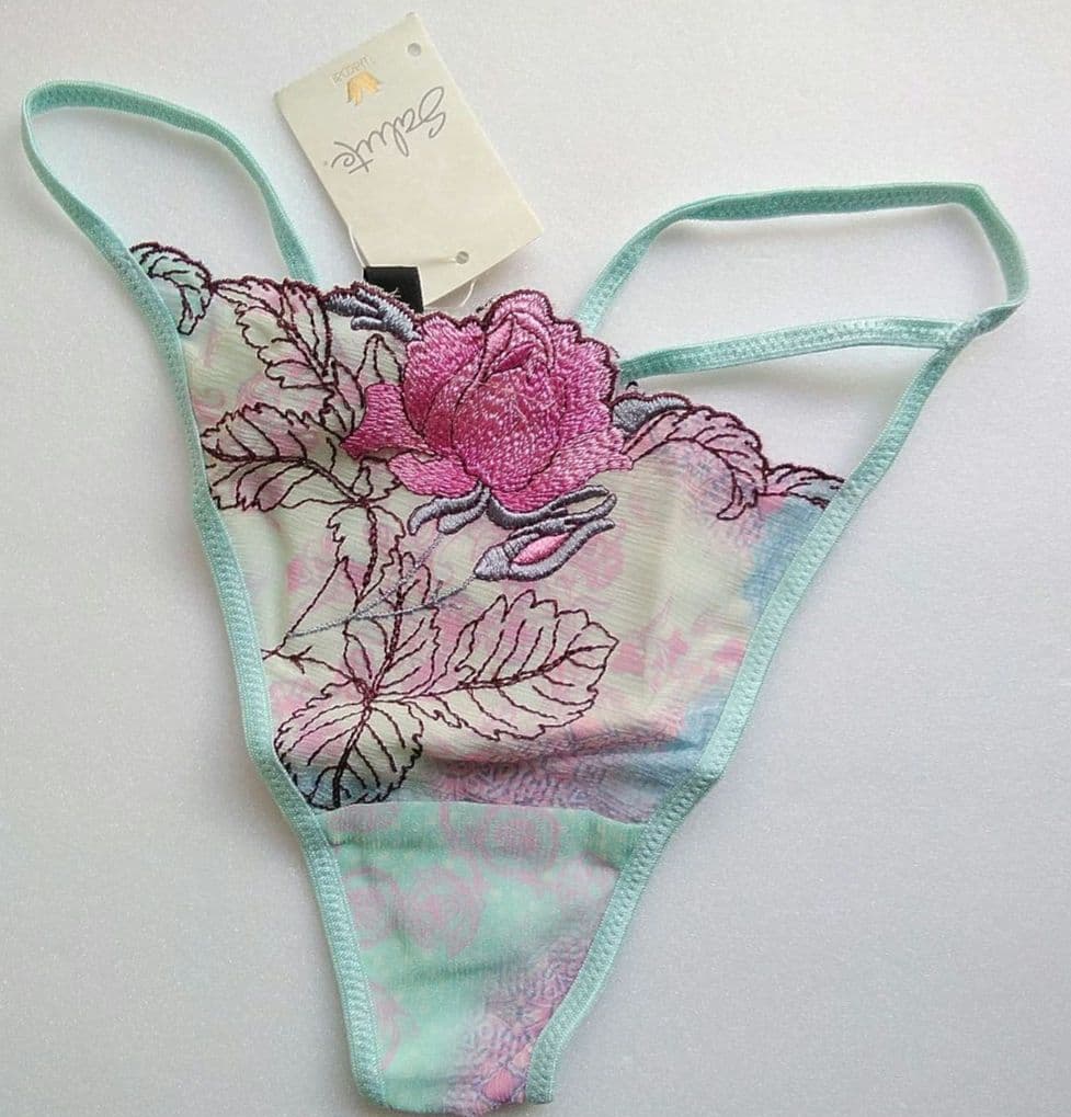 サルート　ブラジャー・ソング(Tバック)・スリップ 3点セット