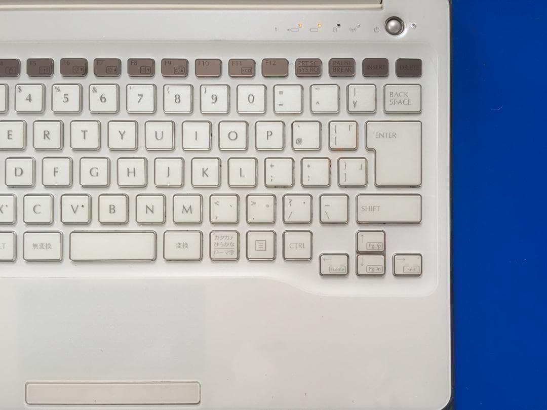 富士通 Floral Kiss FMVC55W おしゃれなコンパクトノート