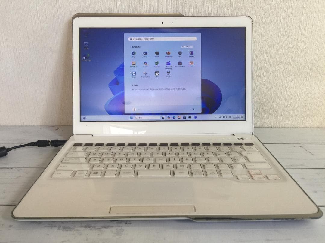 富士通 Floral Kiss FMVC55W おしゃれなコンパクトノート