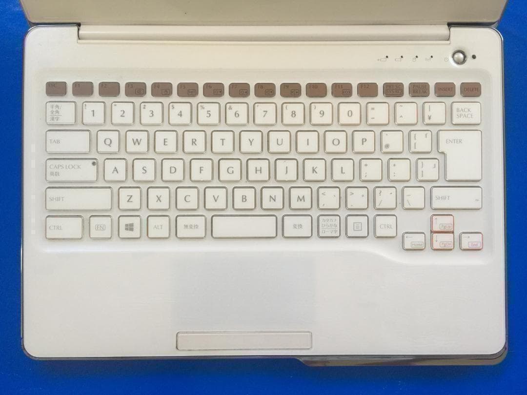 富士通 Floral Kiss FMVC55W おしゃれなコンパクトノート