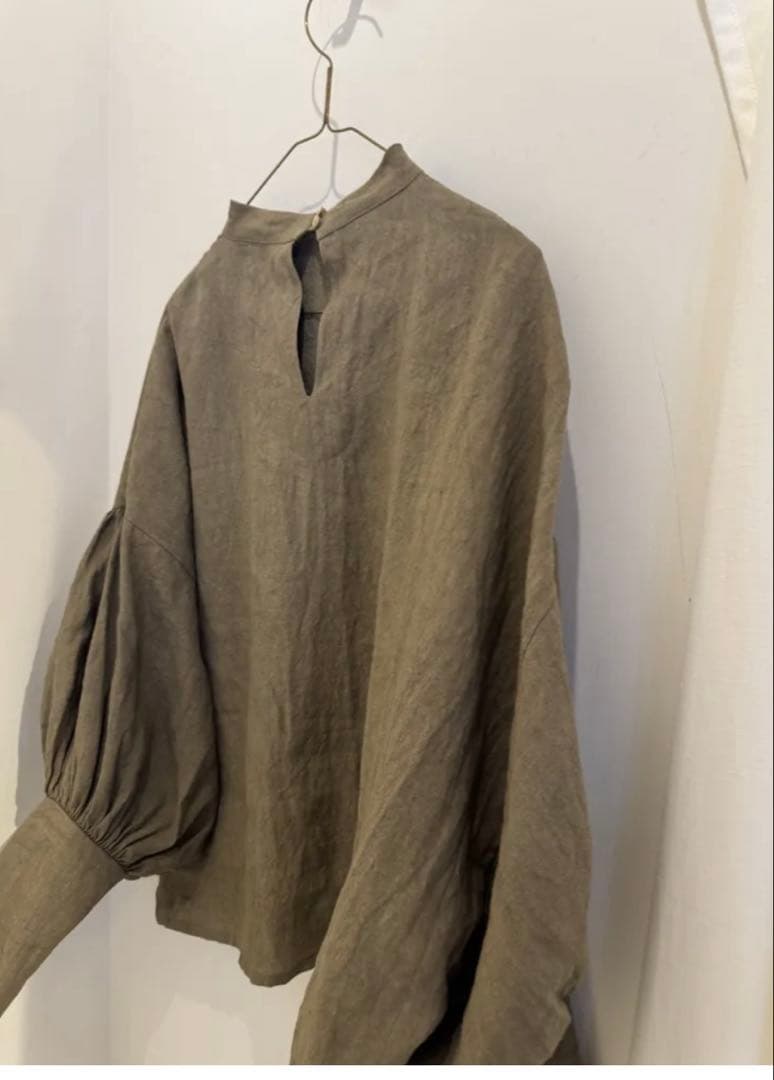 【新品未使用】ito fukuoka スタンドカラーボリュームスリーブトップス