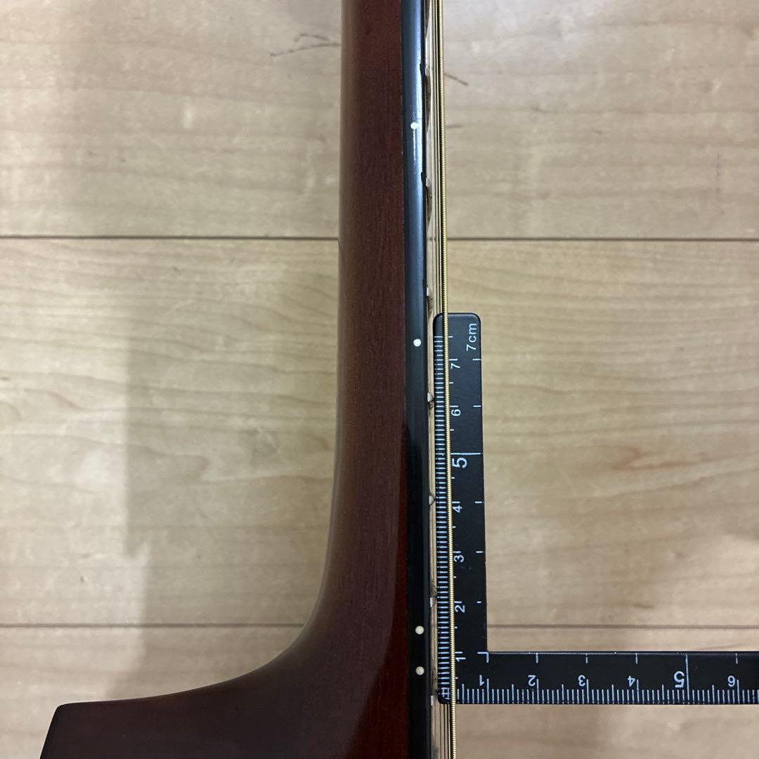 タカミネ　アコースティックギター　スモールタイプで弾きやすいギターです