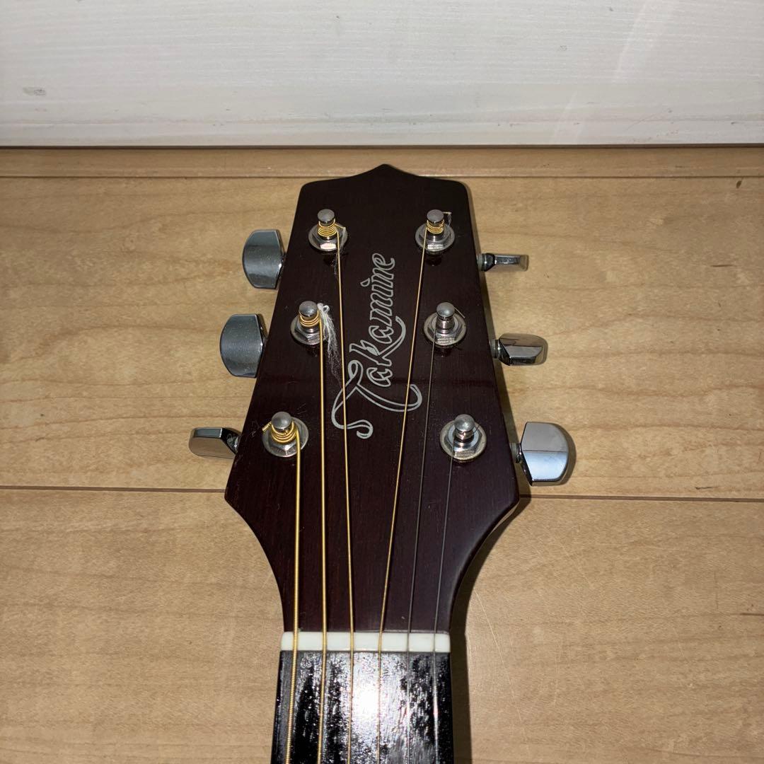 タカミネ　アコースティックギター　スモールタイプで弾きやすいギターです