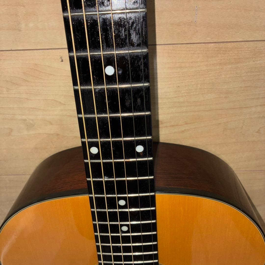 タカミネ　アコースティックギター　スモールタイプで弾きやすいギターです