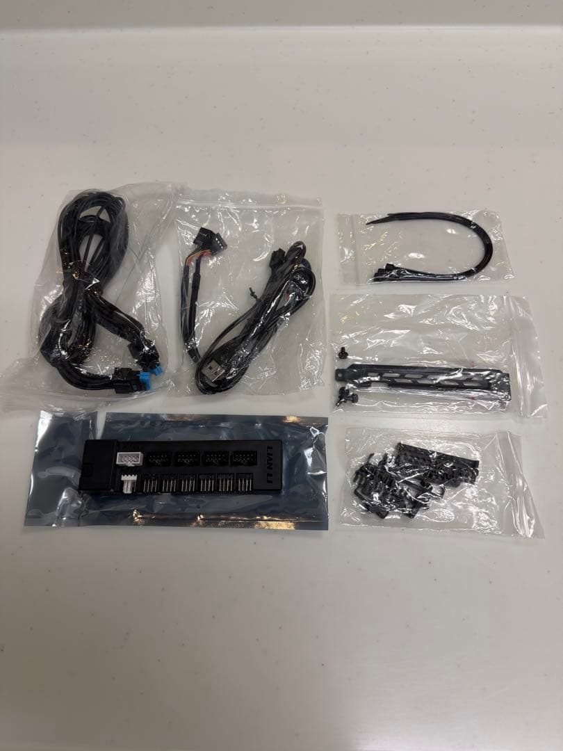 LianLi 1200W ATX3.1 PCI-E5.1 PC電源 ブラック