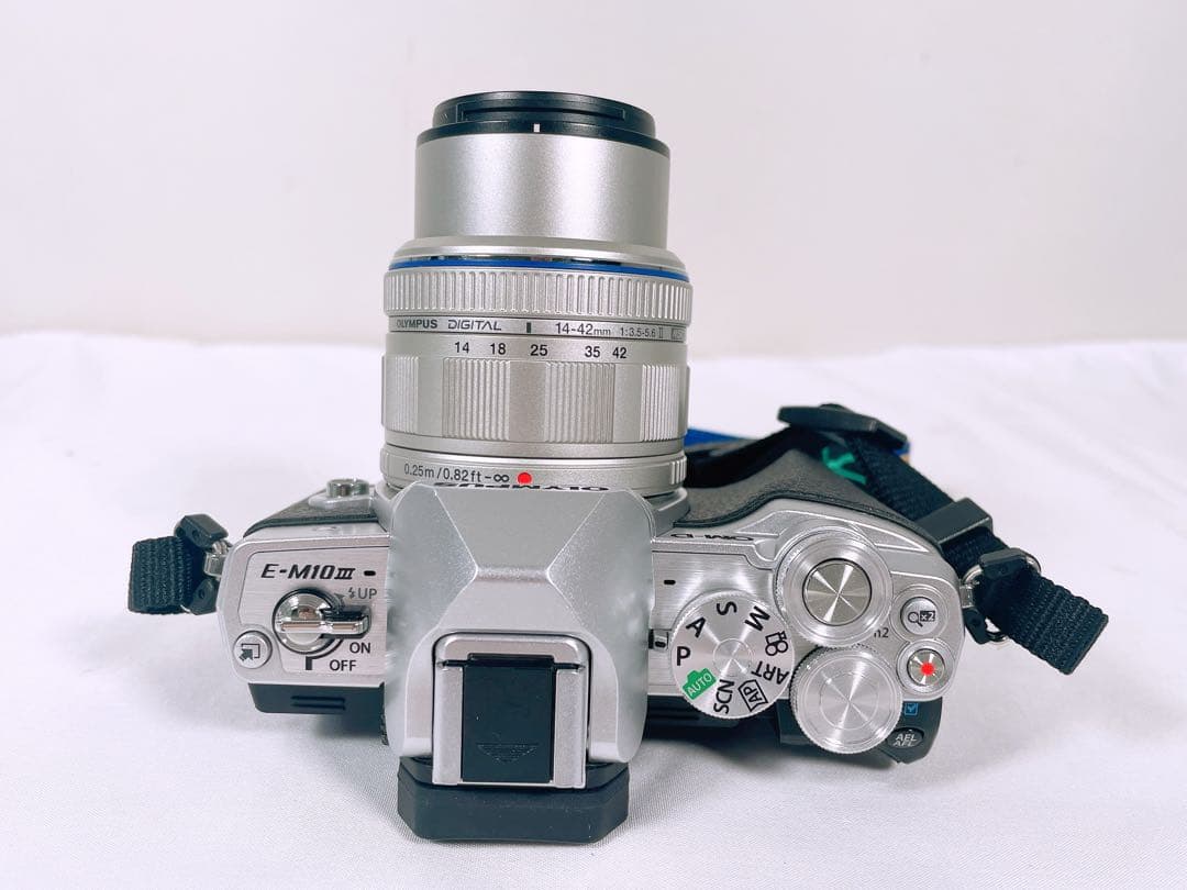 OLYMPUS OM-D E-M10 MARK III ダブルズームキット