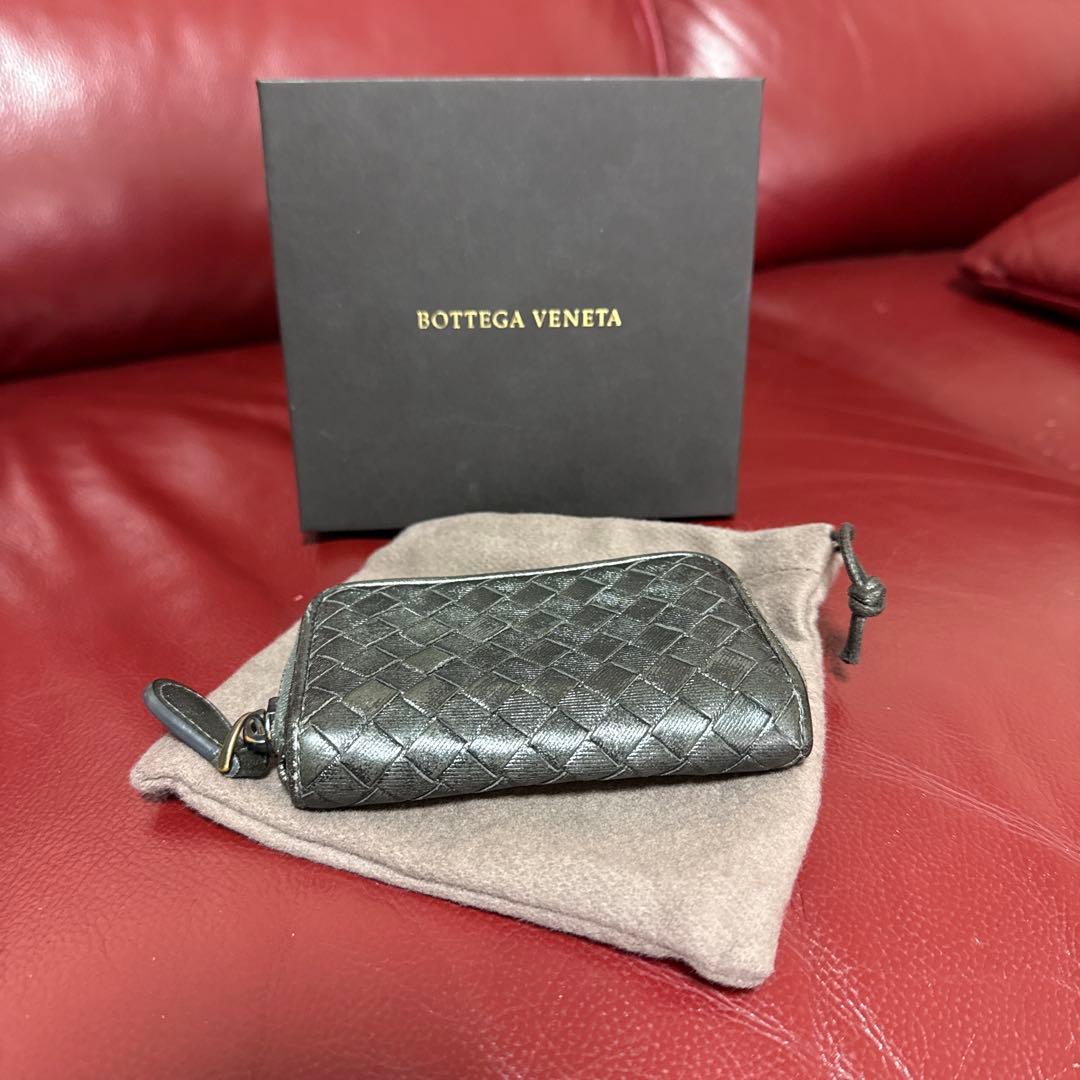 BOTTEGA VENETA ガンメタリックケース
