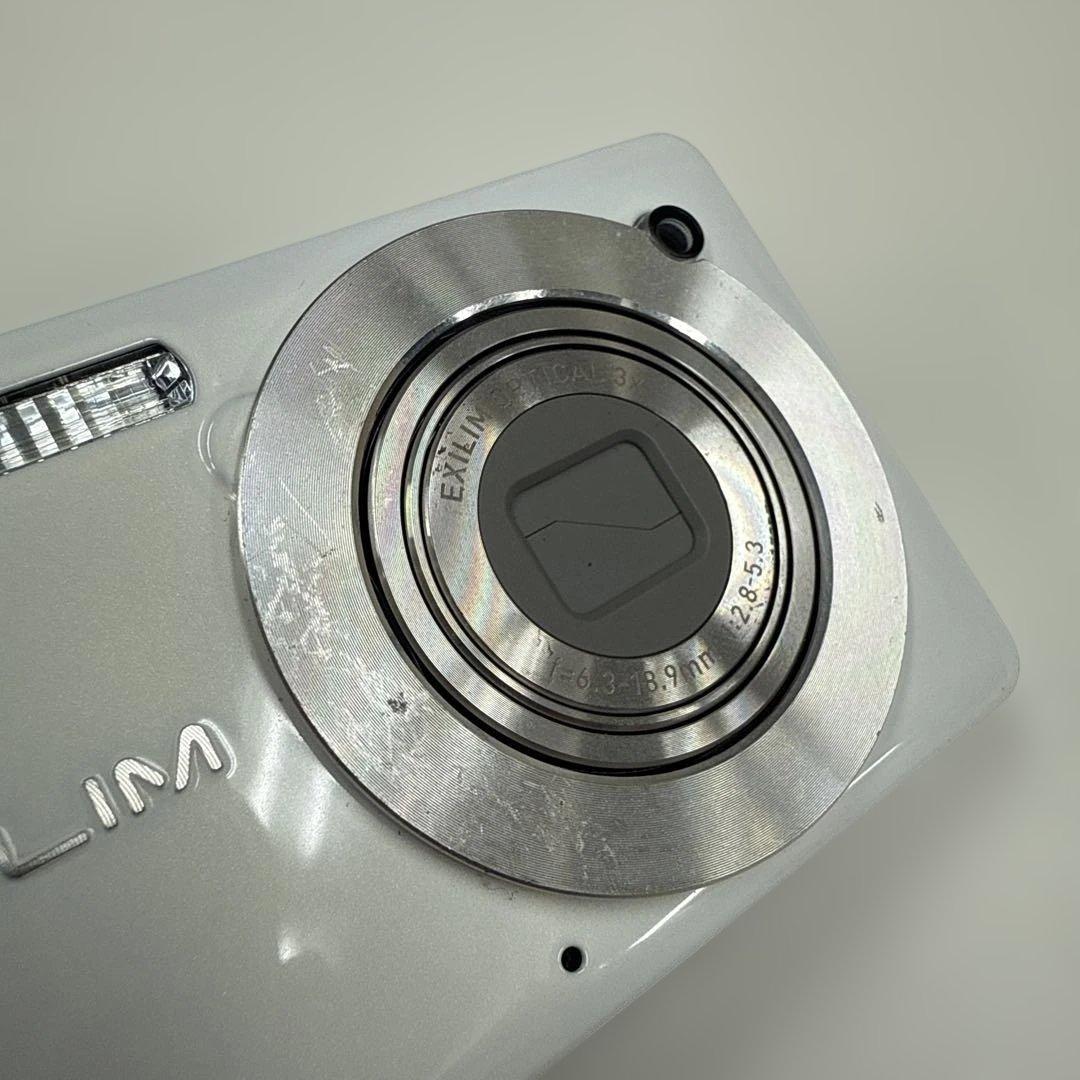 CASIO EXILIM CARD EX-S10 デジカメ ホワイト