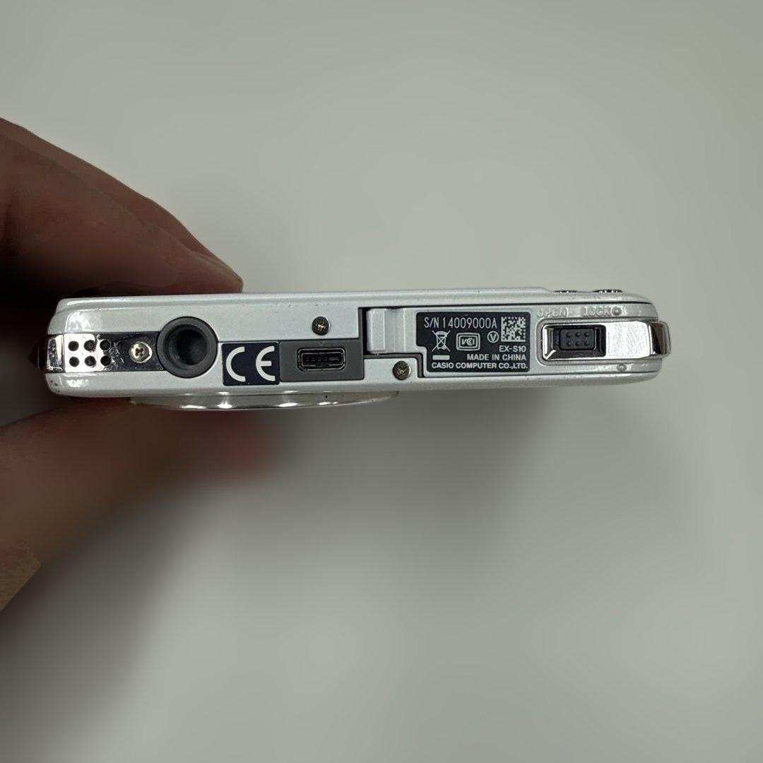 CASIO EXILIM CARD EX-S10 デジカメ ホワイト