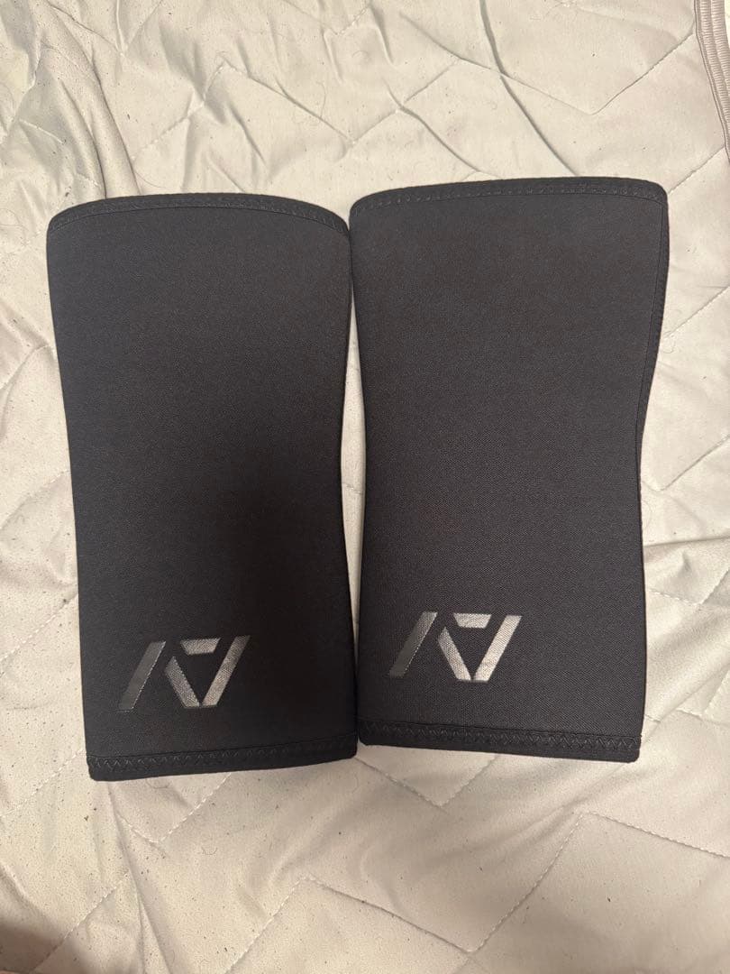 A7 HOURGLASS ニースリーブ 『STEALTH』STIFF Ｌサイズ