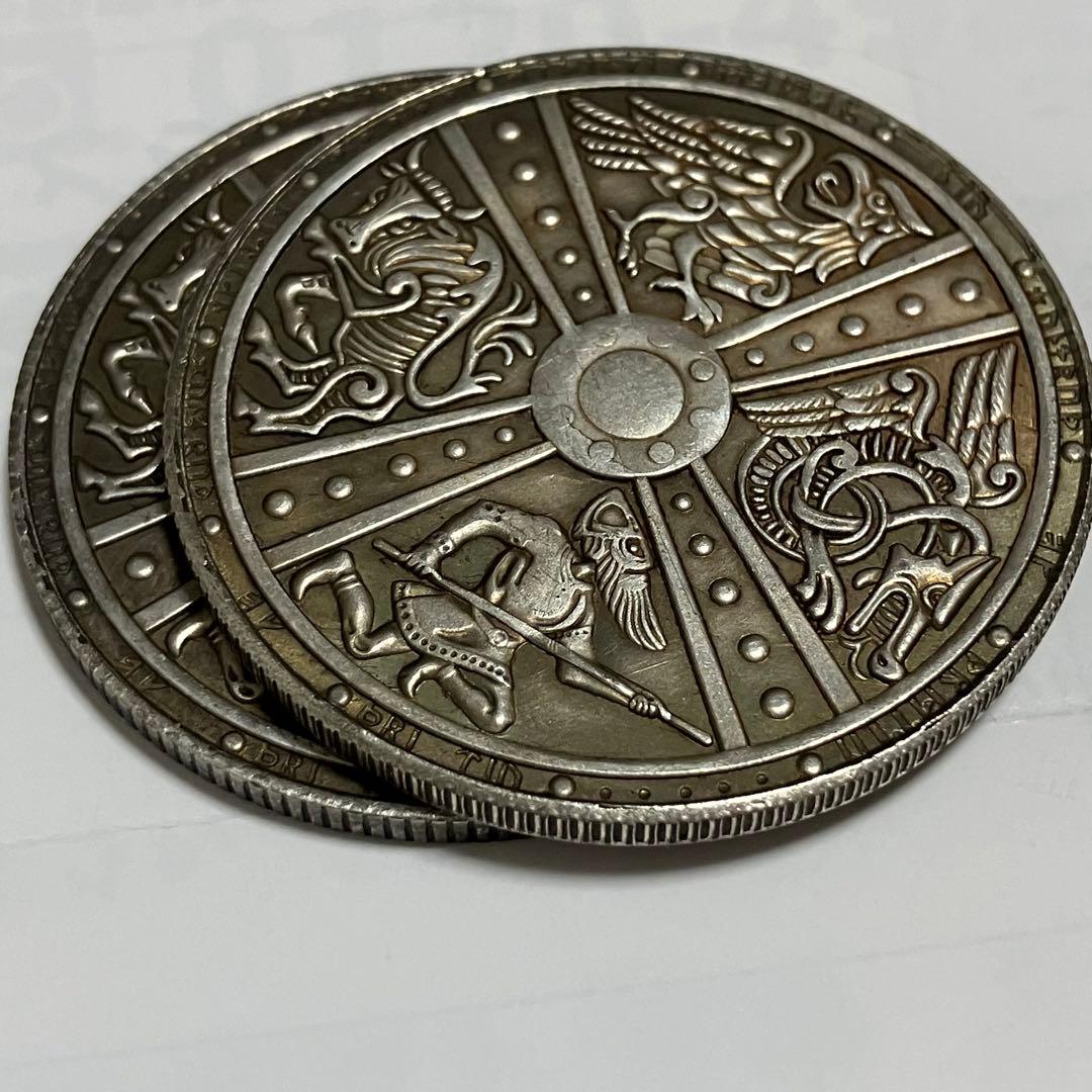 外国の銀貨二枚