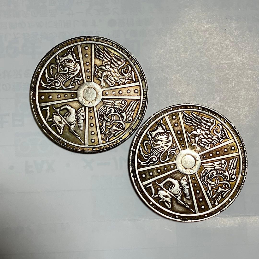 外国の銀貨二枚