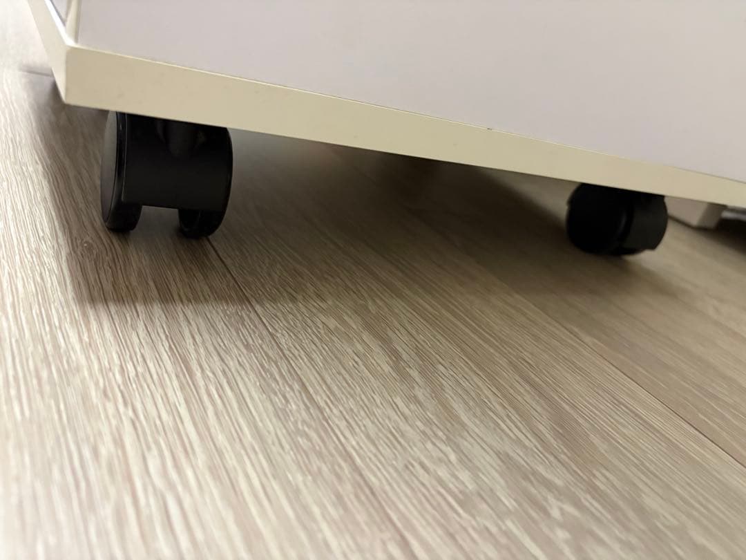 【もかちゃんのママ専用】ネイルテーブル　ホワイト キャスター付きデスク