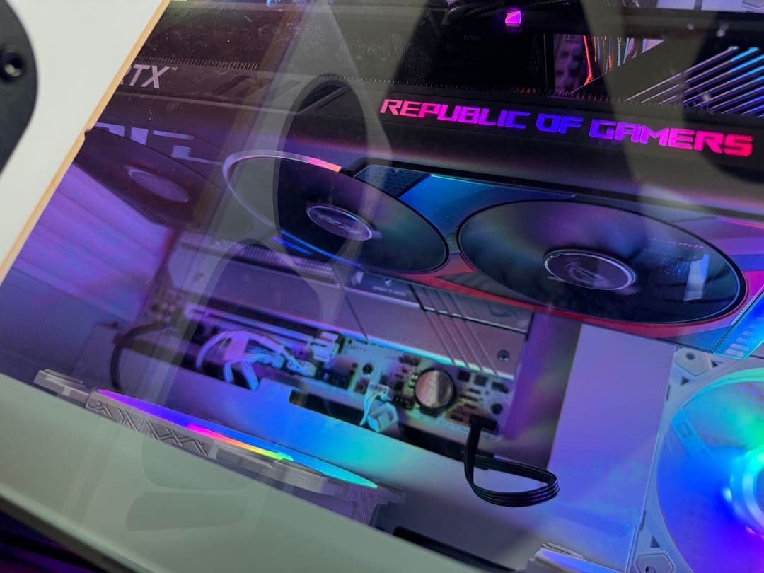 グラフィックボード・グラボ・ビデオカード ASUS ROG STRIX GeForce RTX 4070 Ti Super