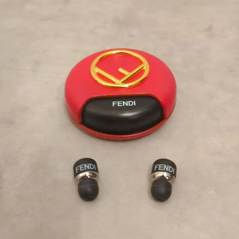 FENDI フェンディ ワイヤレスイヤホン Bluetooth 7AR732 赤