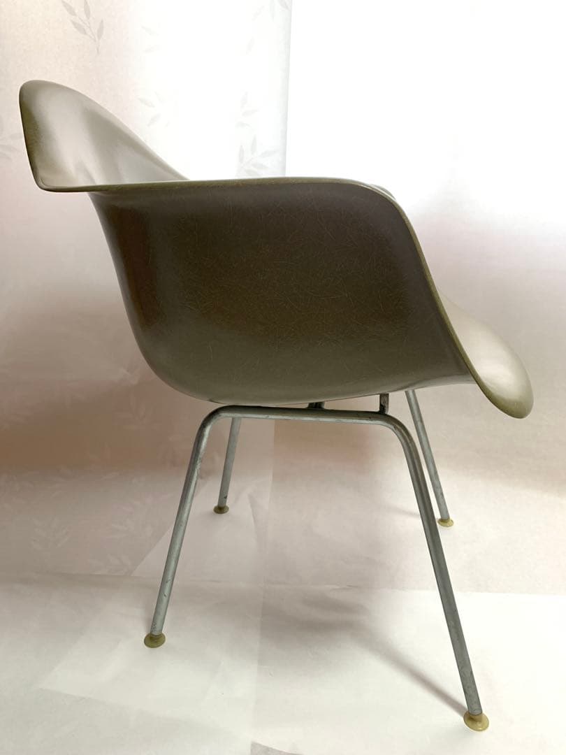 イームズ Eames アームシェル ハーマンミラー オリーブ