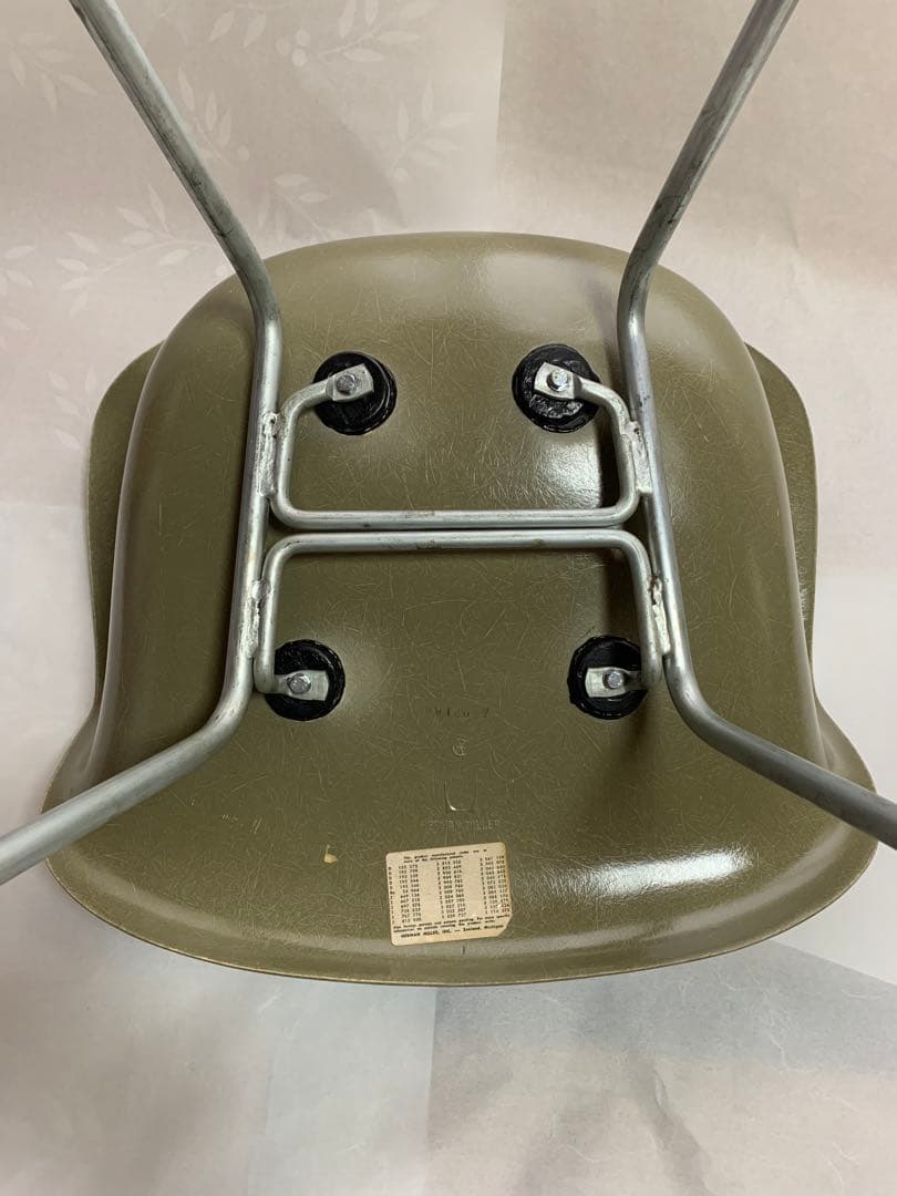 イームズ Eames アームシェル ハーマンミラー オリーブ