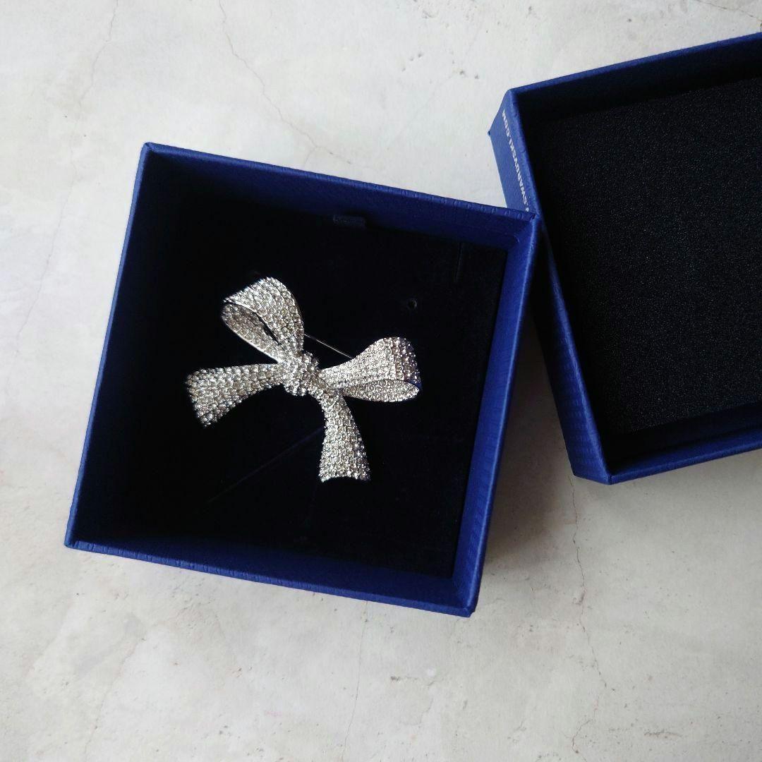 ちー　SWAROVSKI　スワロフスキー　ブローチ　リボン