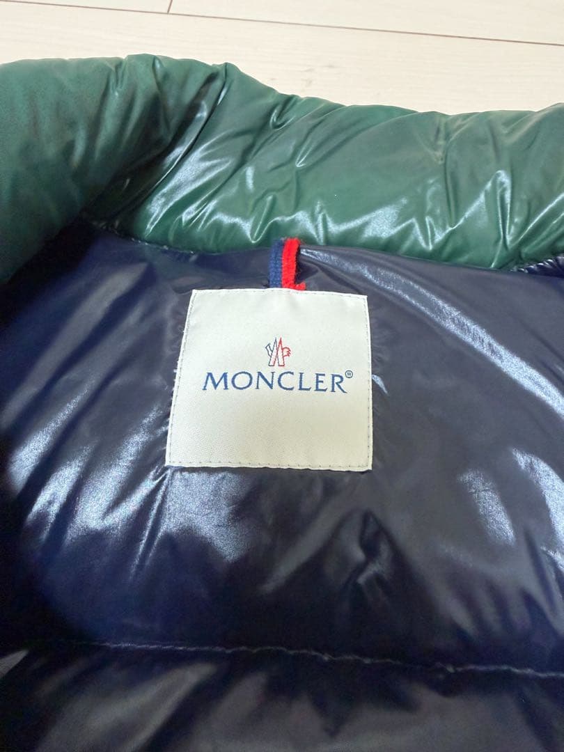 ル*〜様 MONCLER グリーン ショートダウンジャケット