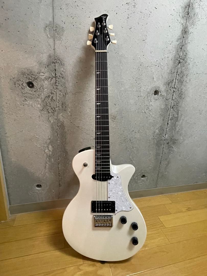 ホワイトレスポールタイプエレキギター