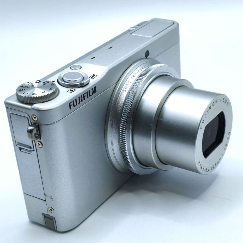 【美品】 FUJIFILM フジフィルム XQ1 元箱付き シルバー 動作OK