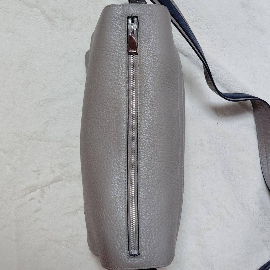 【売約済み】 フルラ ジョーヴェ メッセンジャーバッグ シボ革 A4可 大容量