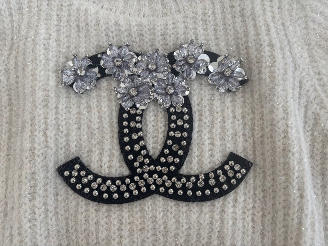CHANEL ビジュー付きホワイトセーター