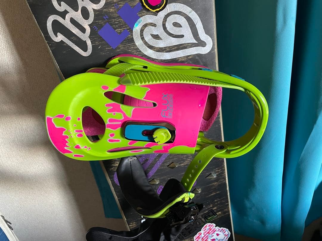 RIDE スノーボード カラフルドット柄 Fluxビンディング付き、ウェアセット