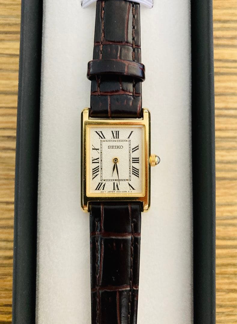 新品 セイコー SSEH002クォーツ 稼働中 ゴールド