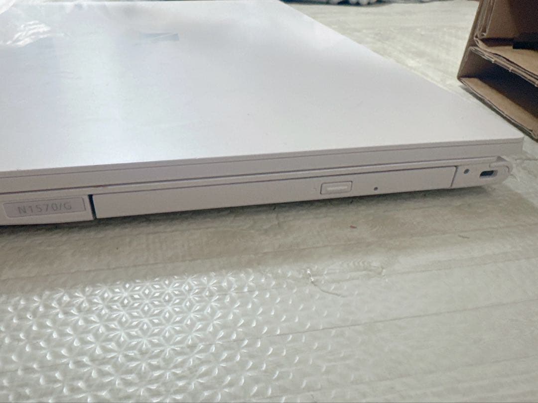 NEC LAVIE PC-N1570GAW [パールホワイト]