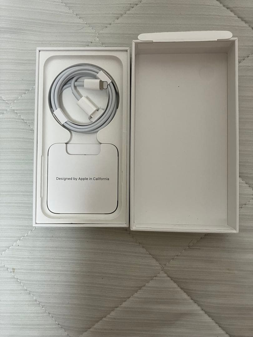 iPhone SE3 第3世代　64GB スターライト