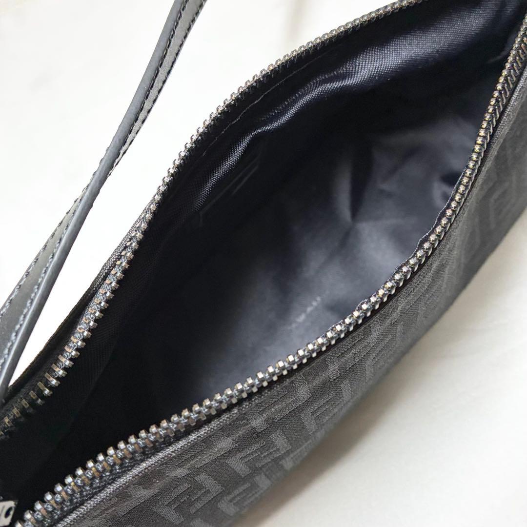 【未使用級】　FENDI フェンディ　アクセサリーポーチ　ズッキーノ　カード付き