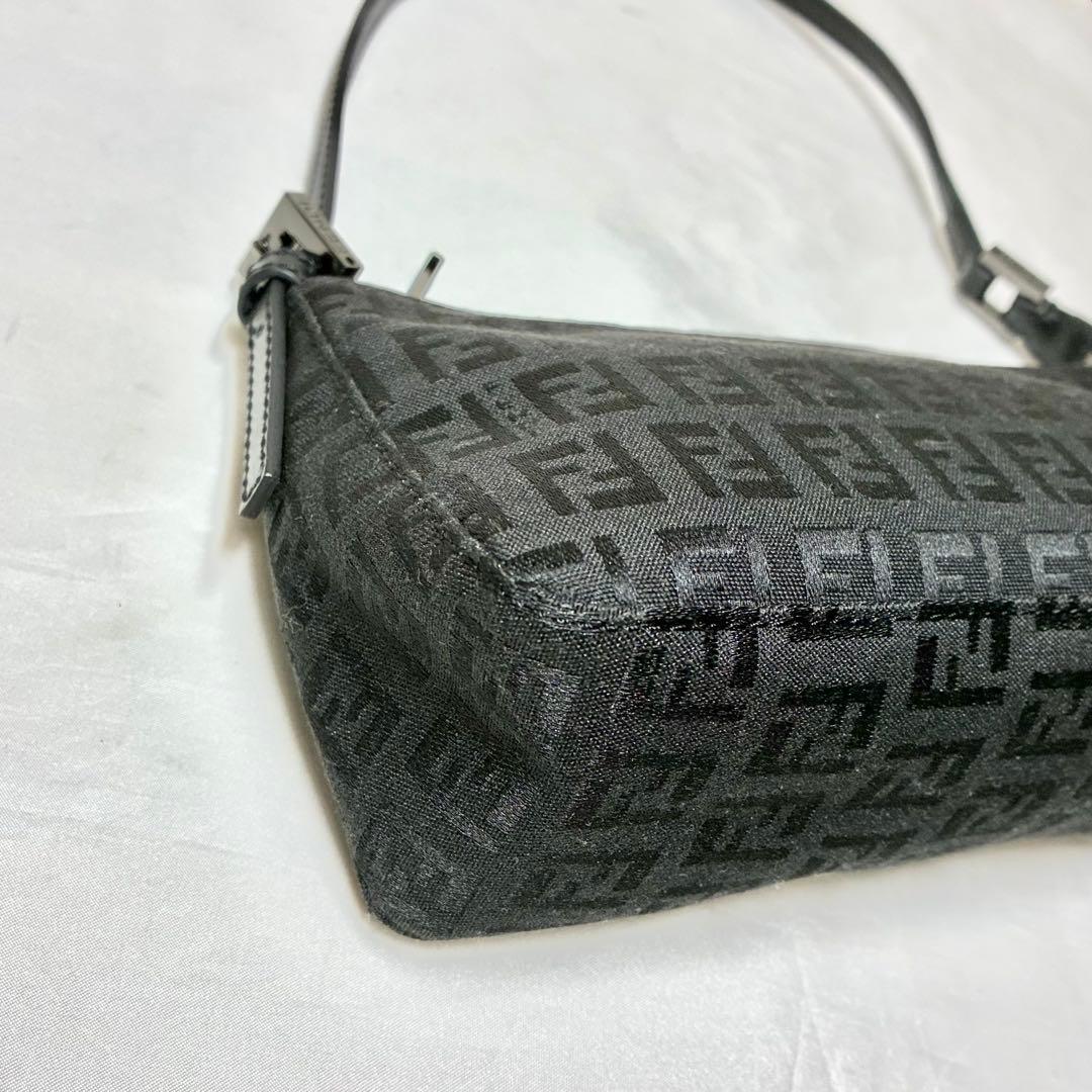 【未使用級】　FENDI フェンディ　アクセサリーポーチ　ズッキーノ　カード付き