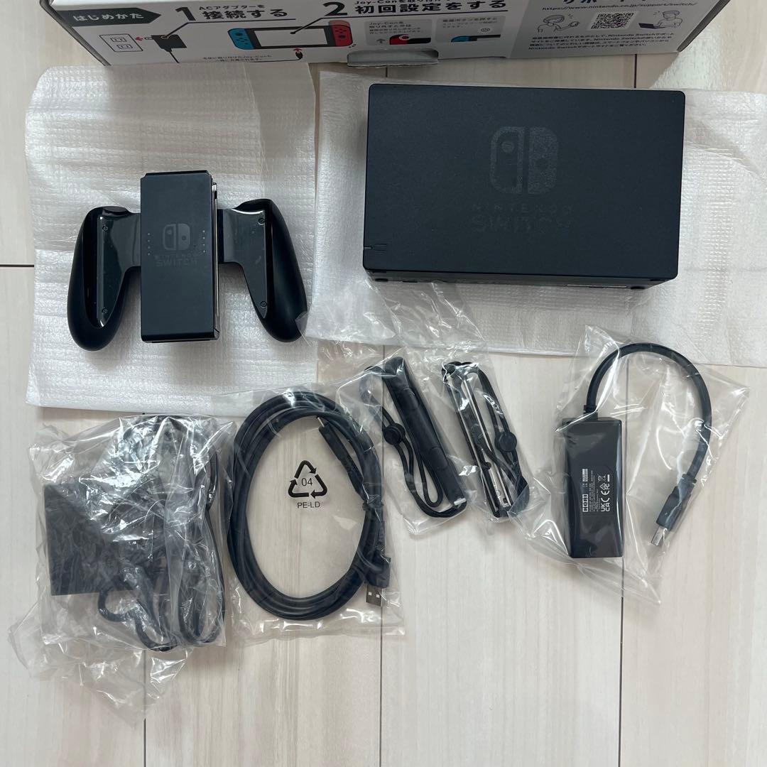 Nintendo Switch 本体　プロコン２個　イヤホン　ソフト&ケース