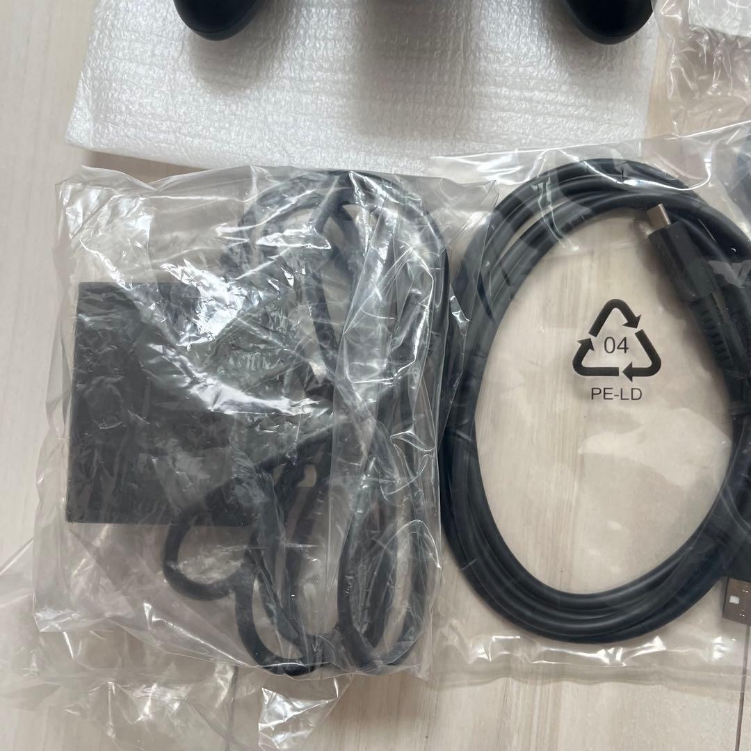 Nintendo Switch 本体　プロコン２個　イヤホン　ソフト&ケース