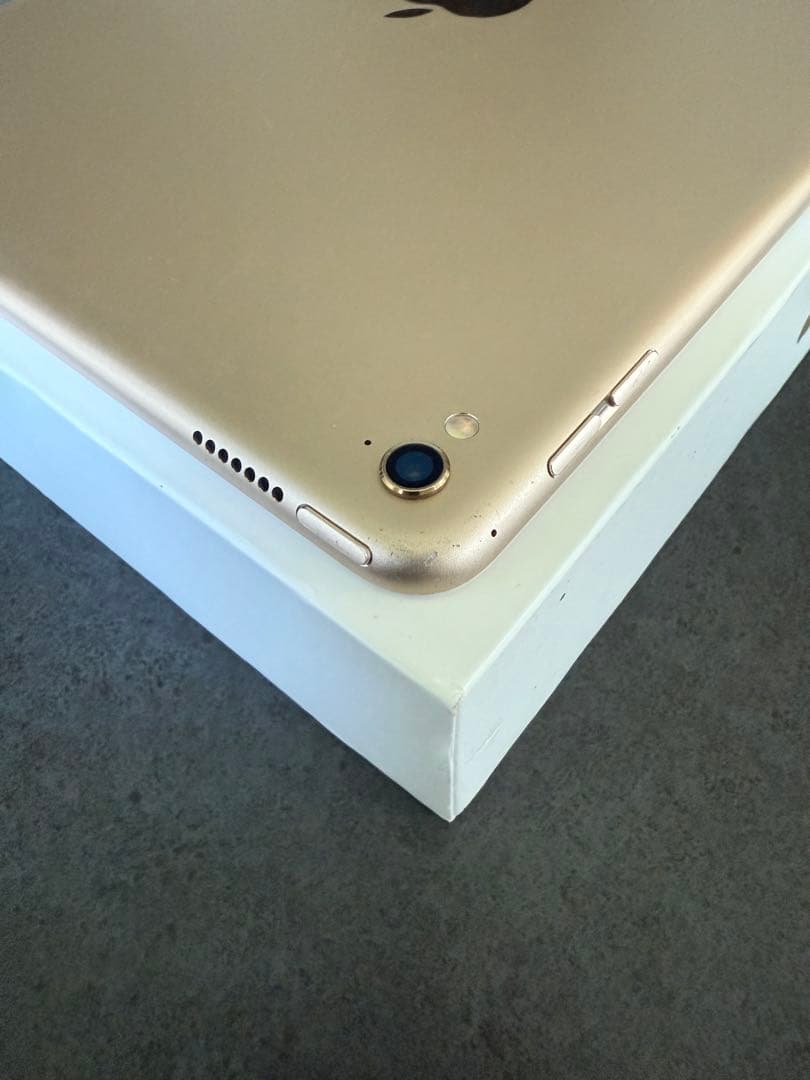 iPad Pro 9.7インチ ゴールド128G