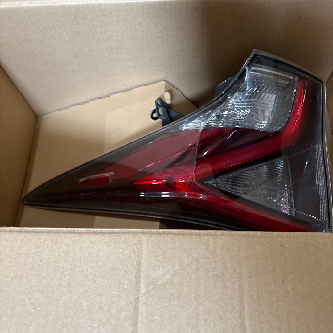プリウス50 テールランプ1台分　内地仕様