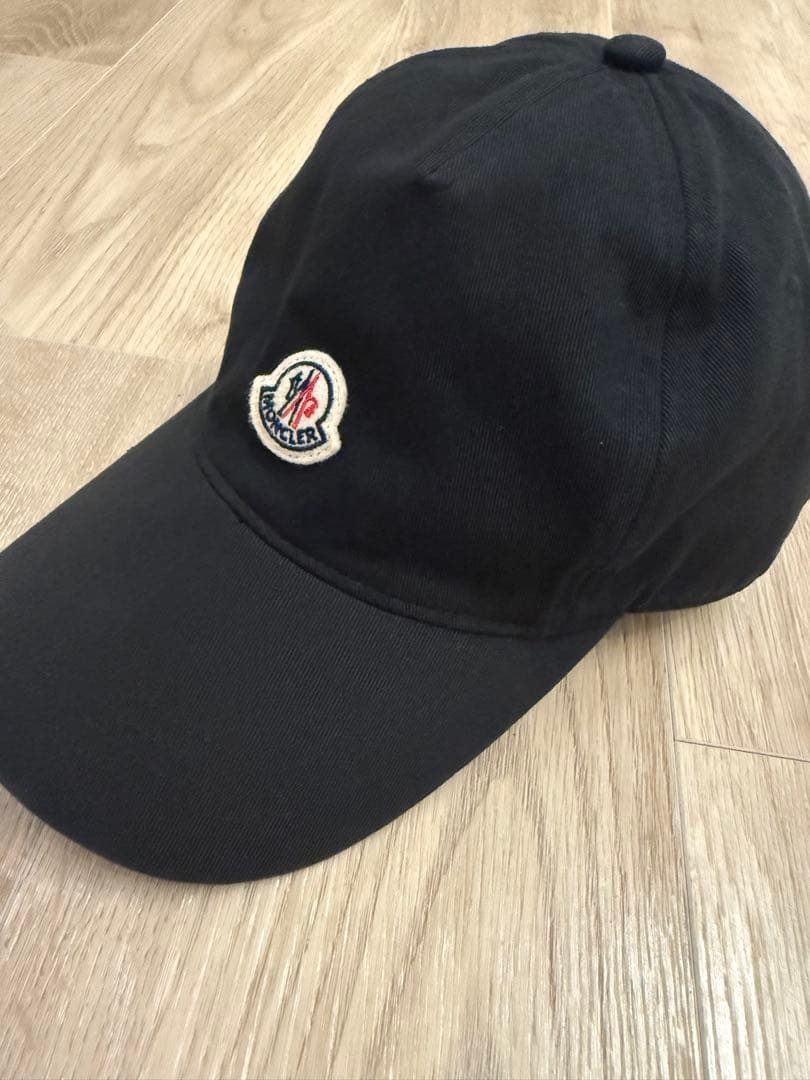 MONCLER ブラック ベースボールキャップ　レディース