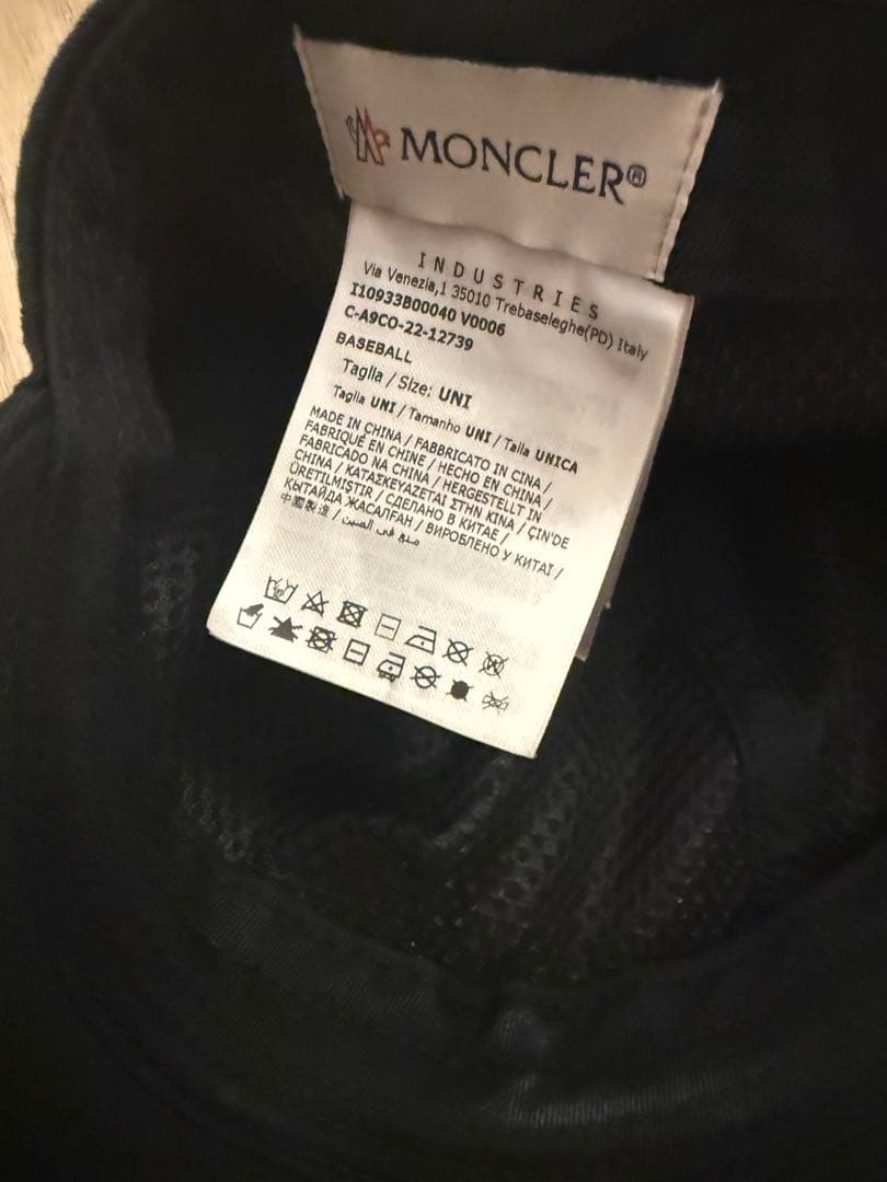 MONCLER ブラック ベースボールキャップ　レディース