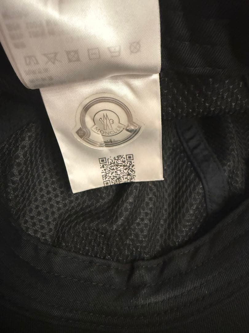 MONCLER ブラック ベースボールキャップ　レディース