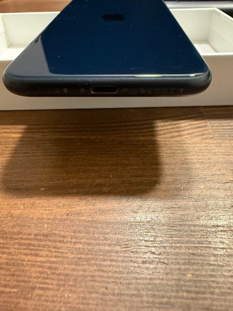 Apple iPhone SE第３世代 ミッドナイト　黒　ブラック