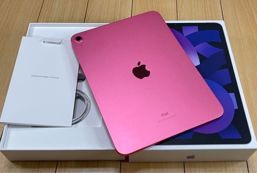 【美品】Ipad第10世代Wi-Fiモデル64Gbキーボードとカバー付き