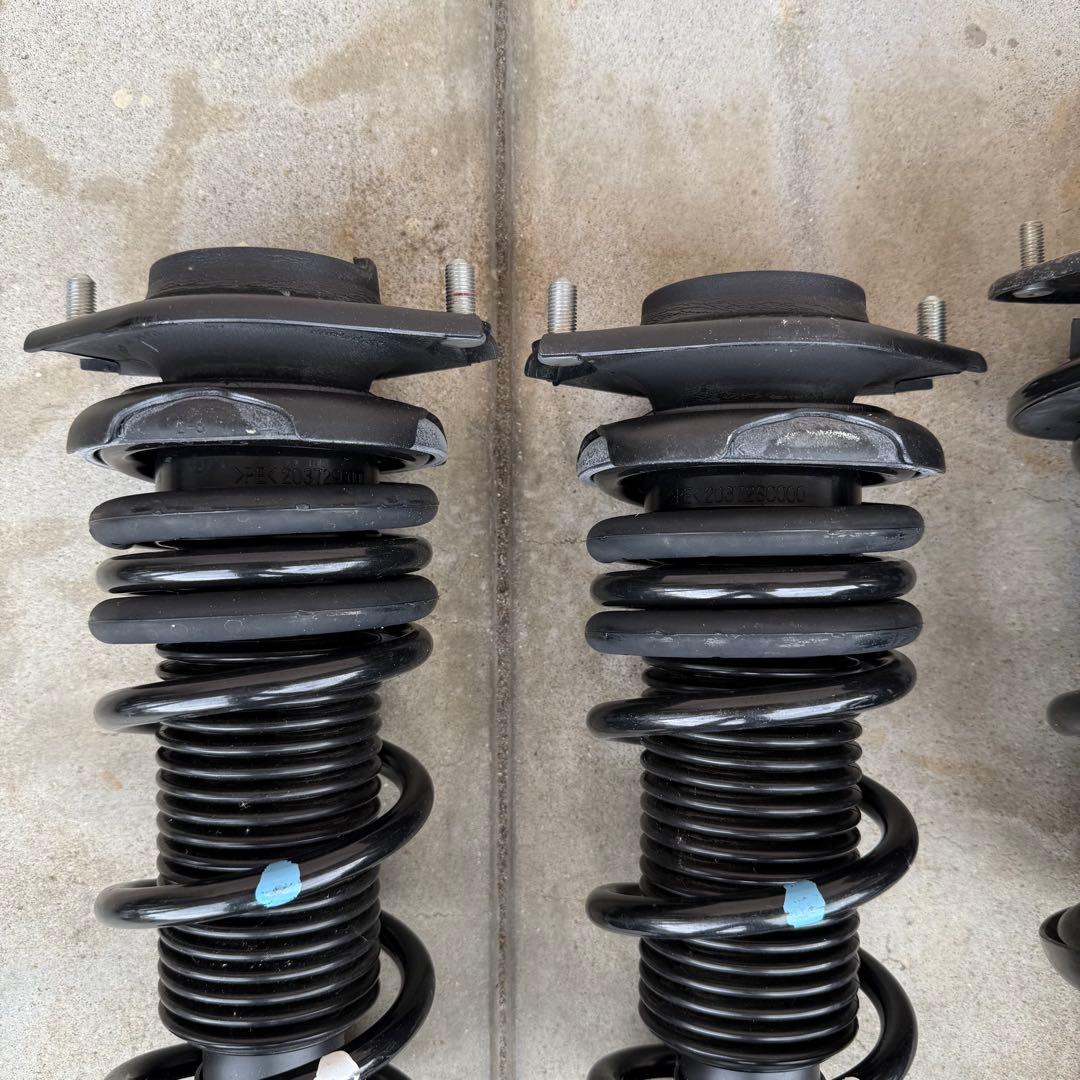 タ*ツ様 SUBARU スバル VM4 VMG レヴォーグ 純正 サスペンション