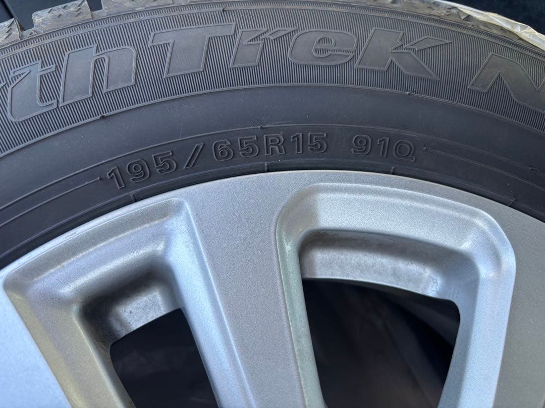 ノーストレック N5 スタッドレスタイヤセット 195/65R15