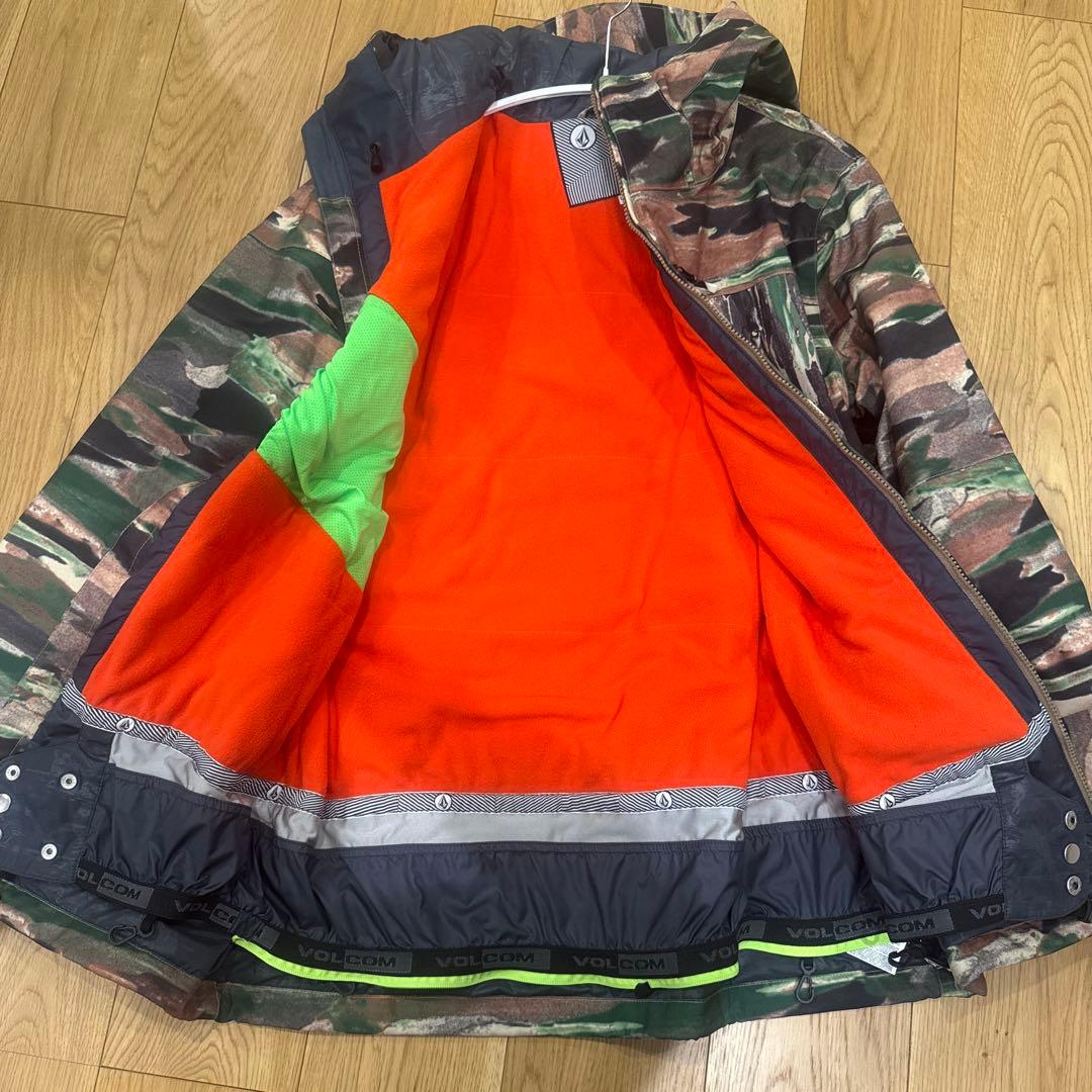 VOLCOM 迷彩 スノーボードジャケット